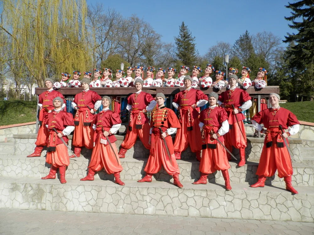 Народний ансамбль народного танцю «Закаблуки» Народний ансамбль народного танцю «Закаблуки»